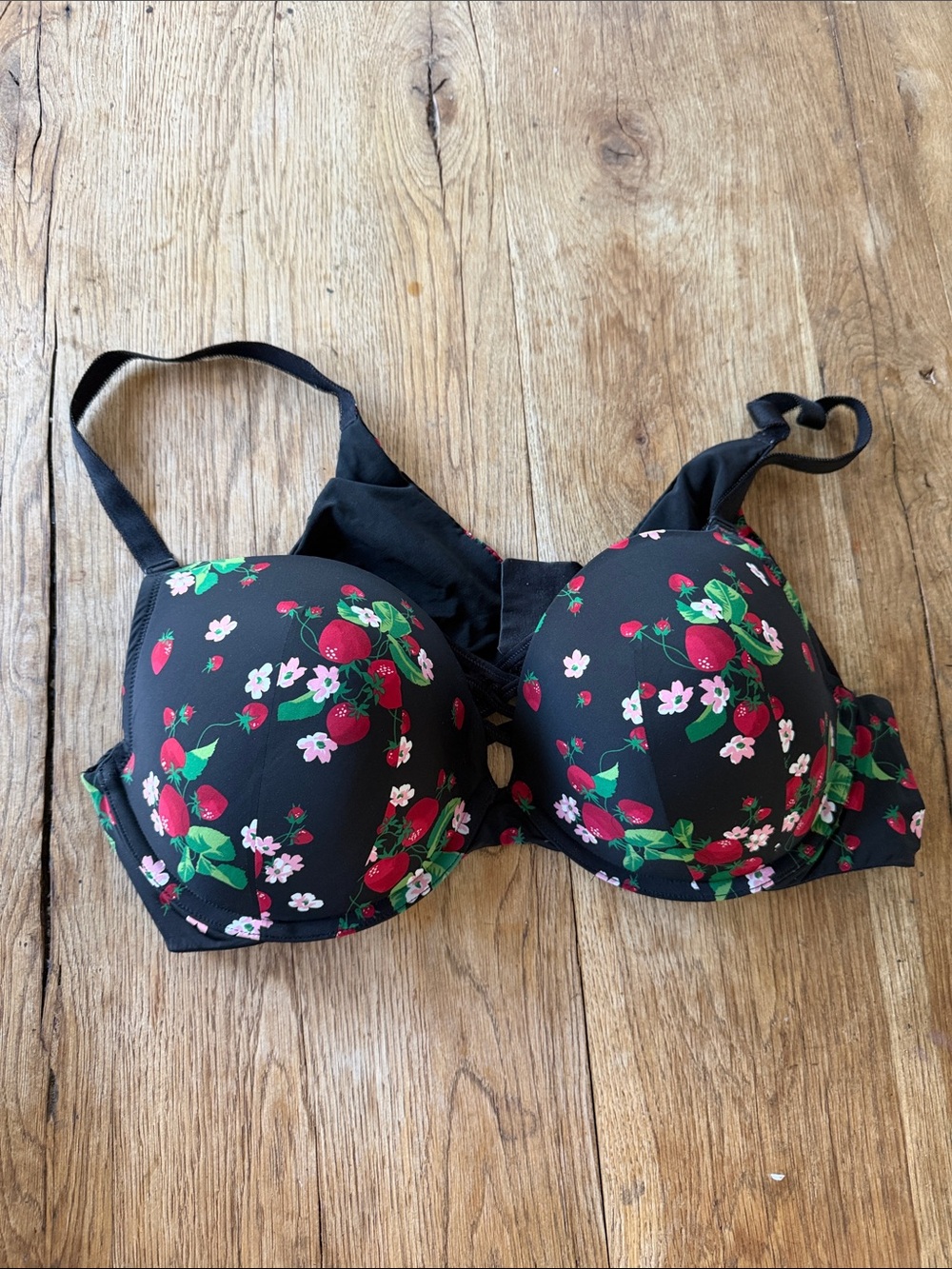 Torrid Bra size 44C Strawberry